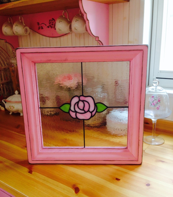 彩色玻璃玫瑰古董玫瑰面板定制包括古董粉紅色木框架 第1張的照片