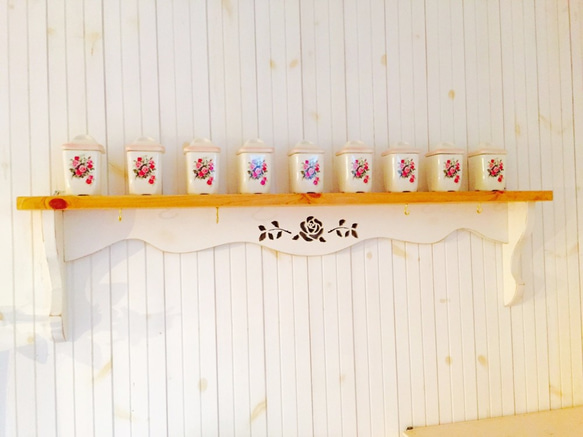 薔薇のシェルフＬ 木製 バラ アンティーク調 バラ ホワイト 国産カントリー家具 フレンチシック メルヘンチック 飾り棚 5枚目の画像