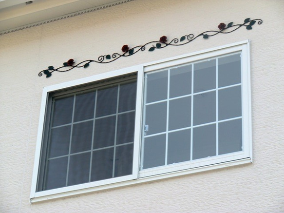アイアン 薔薇の壁飾り140ｃｍ 鉄製 日本製 外壁 窓飾り ローズ ウォールデコ アンティーク調 バラ装飾 1枚目の画像