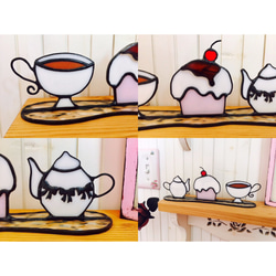 彩色玻璃茶會集茶壺茶杯蛋糕主題童話顯示 第5張的照片