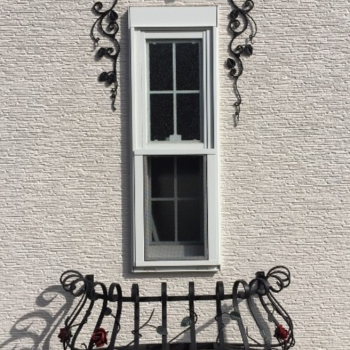 アイアン 豪華つる薔薇の壁飾り 高級 国産 鉄製 窓飾り ローズ