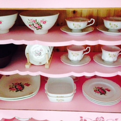 特注アンティークピンク 木製 薔薇のカップボード 国産 高品質 食器棚 水屋 アンティーク調 ローズ カントリー家具 4枚目の画像