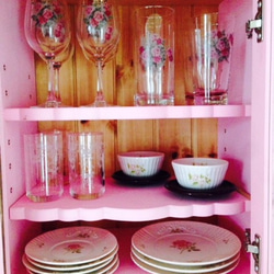 特注アンティークピンク 木製 薔薇のカップボード 国産 高品質 食器棚 水屋 アンティーク調 ローズ カントリー家具 5枚目の画像