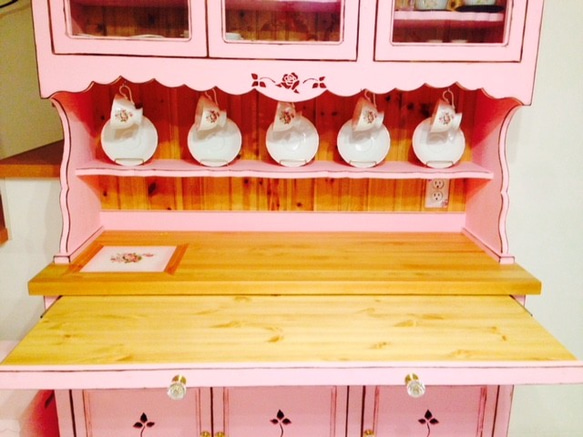 特注アンティークピンク 木製 薔薇のカップボード 国産 高品質 食器棚 水屋 アンティーク調 ローズ カントリー家具 6枚目の画像