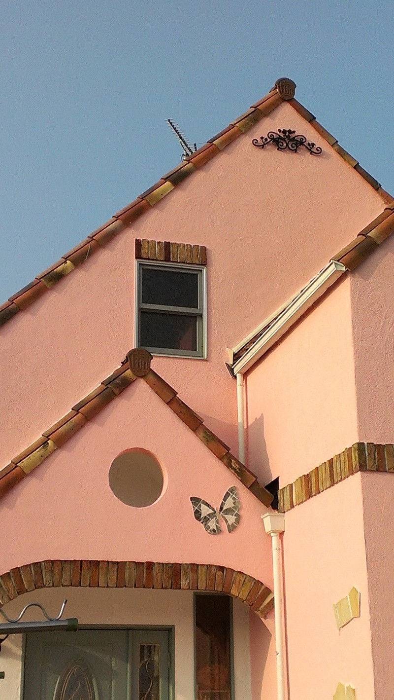 薔薇の妻飾り アイアン製 ブラック 可愛い飾り 外壁装飾 アンティーク調ローズモチーフ 窓飾り バラ壁飾り 国産 高品質