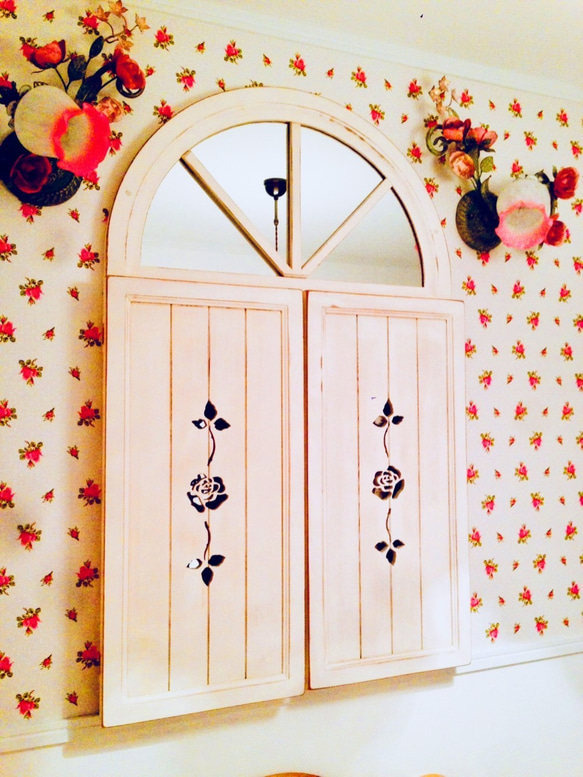 アーチ型 薔薇のミラー 木製 可愛い鏡 おしゃれ カントリー家具 アンティーク調 ローズ 新築 防湿 価格が下がりますので前もってお知らせ下さい カット無し