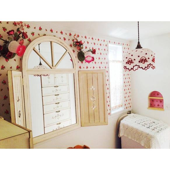 アーチ型 薔薇のミラー 木製 可愛い鏡 おしゃれ カントリー家具 アンティーク調 ローズ 新築 防湿 価格が下がりますので前もってお知らせ下さい カット無し