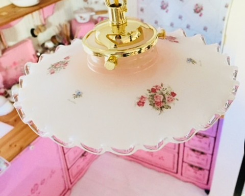 薔薇のシェード ガラス製灯具付きランプ 照明 フレンチタルト