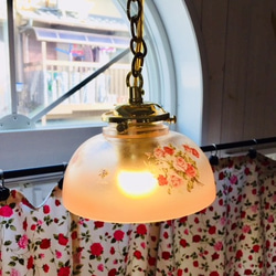 薔薇のシェード ガラス製 灯具付きランプ プティ ピンク吹き 照明 アンティーク調 ローズ ランプ 手元灯トイレライト 4枚目の画像