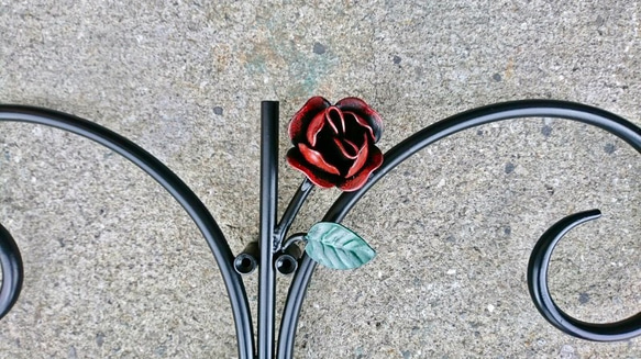 玫瑰和蝴蝶的妻子擺件鐵古董紅色可愛裝飾le裝飾玫瑰外牆裝飾裝飾古董古董牆裝飾玫瑰 第2張的照片