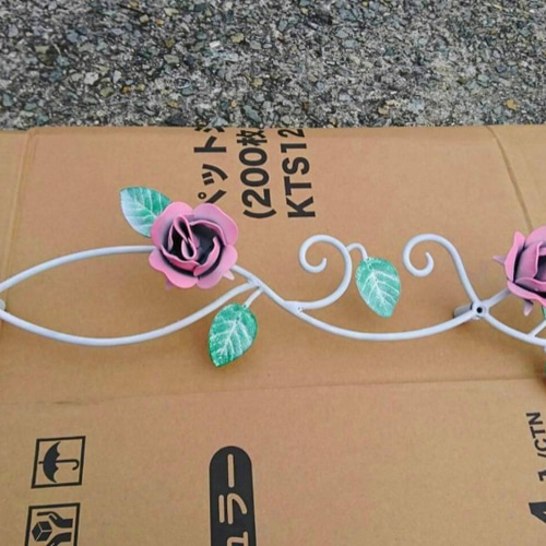 薔薇の壁飾りW60cm 特注メルヘンピンク 国産 妻飾り 壁掛け つるバラ