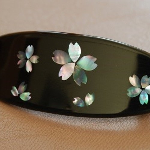 螺鈿（らでん）のバレッタ あわび貝の輝き 黒系 バレッタ ぴっころ