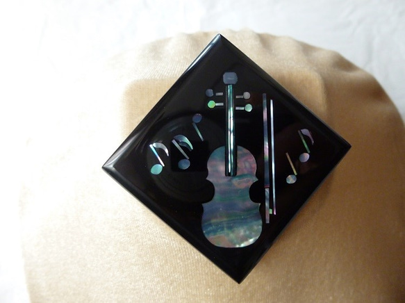 螺鈿（らでん）のブローチ~バイオリン～ 1枚目の画像