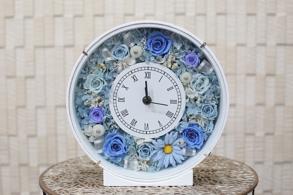 ブルーの幸せを呼ぶ華やか花時計