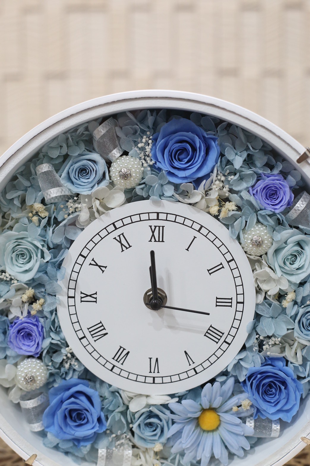 ブルーの幸せを呼ぶ華やか花時計 ブルーの幸せを呼ぶ華やか花時計