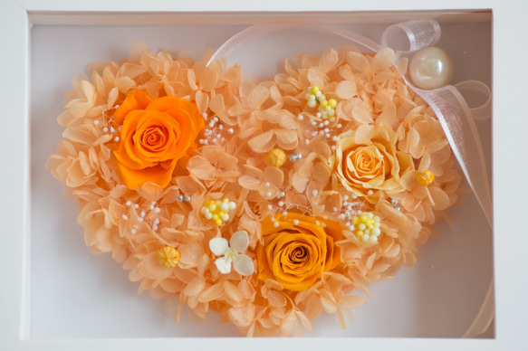 幸せを運ぶハートのプリザーブドフラワー&紫陽花オレンジ 2枚目の画像