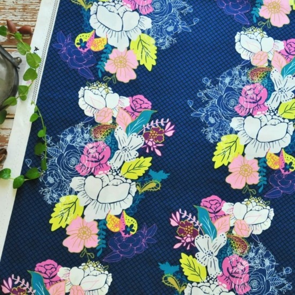 生地 Flowerdrama Notte  -Virtuosa -ART GALLERY FABRICS 1枚目の画像