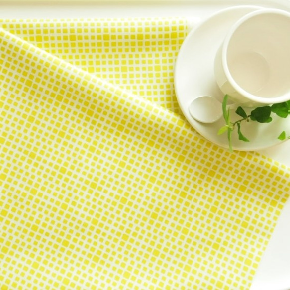 ART GALLERY FABRICS *Squared* Lemongrass  SE-603 1枚目の画像