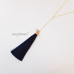 ＊Navy＊シルキータッセルのロングネックレス 2枚目の画像