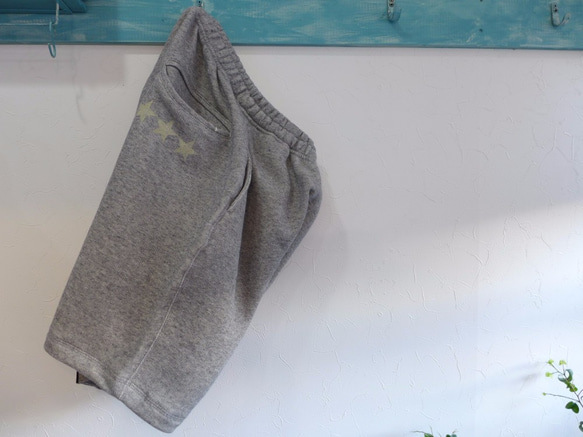 a look on books sweat star shorts　<onver> gry 2枚目の画像