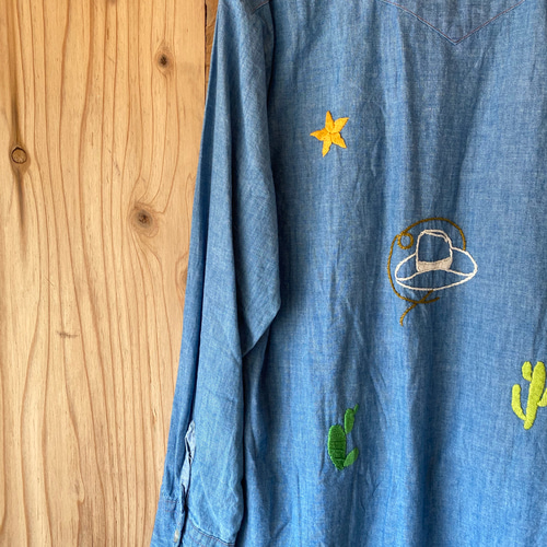 remake リメイク ノーカラーデニム刺繍シャツ <qoh> シャツ a
