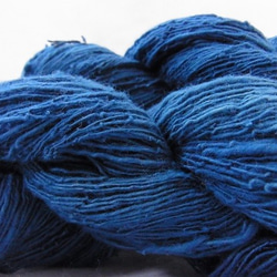 e-cotton(eco＋cotton）手紡ぎ　草木染め糸かせ　藍染 3枚目の画像