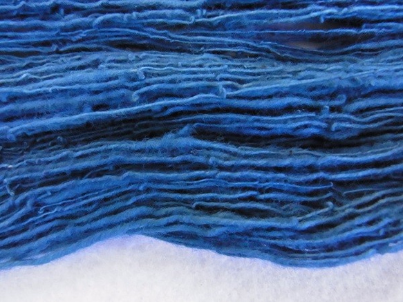 e-cotton(eco＋cotton）手紡ぎ　草木染め糸かせ　藍染 4枚目の画像
