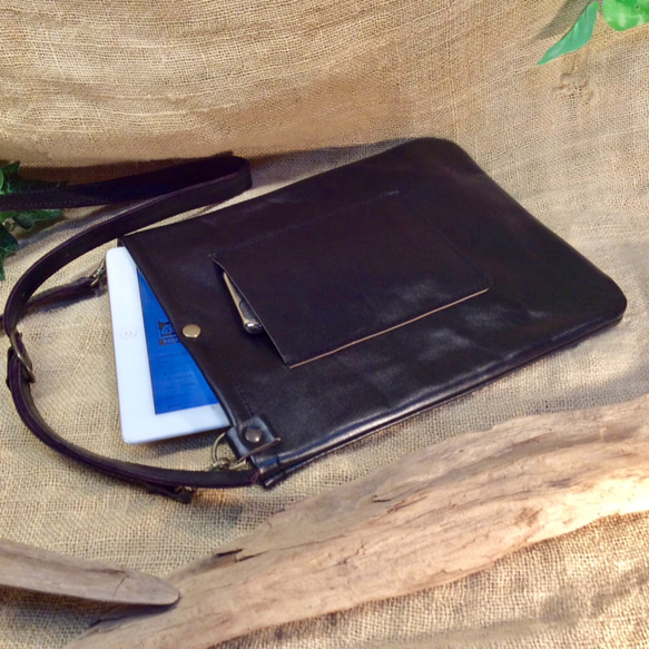 W25　iPadとiPadminiが入るショルダーバッグ 国産馬革ブラック 4枚目の画像