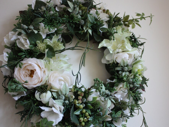 【たくさんの再販】White&Greenリース　white紫陽花&クリスマスローズ 3枚目の画像