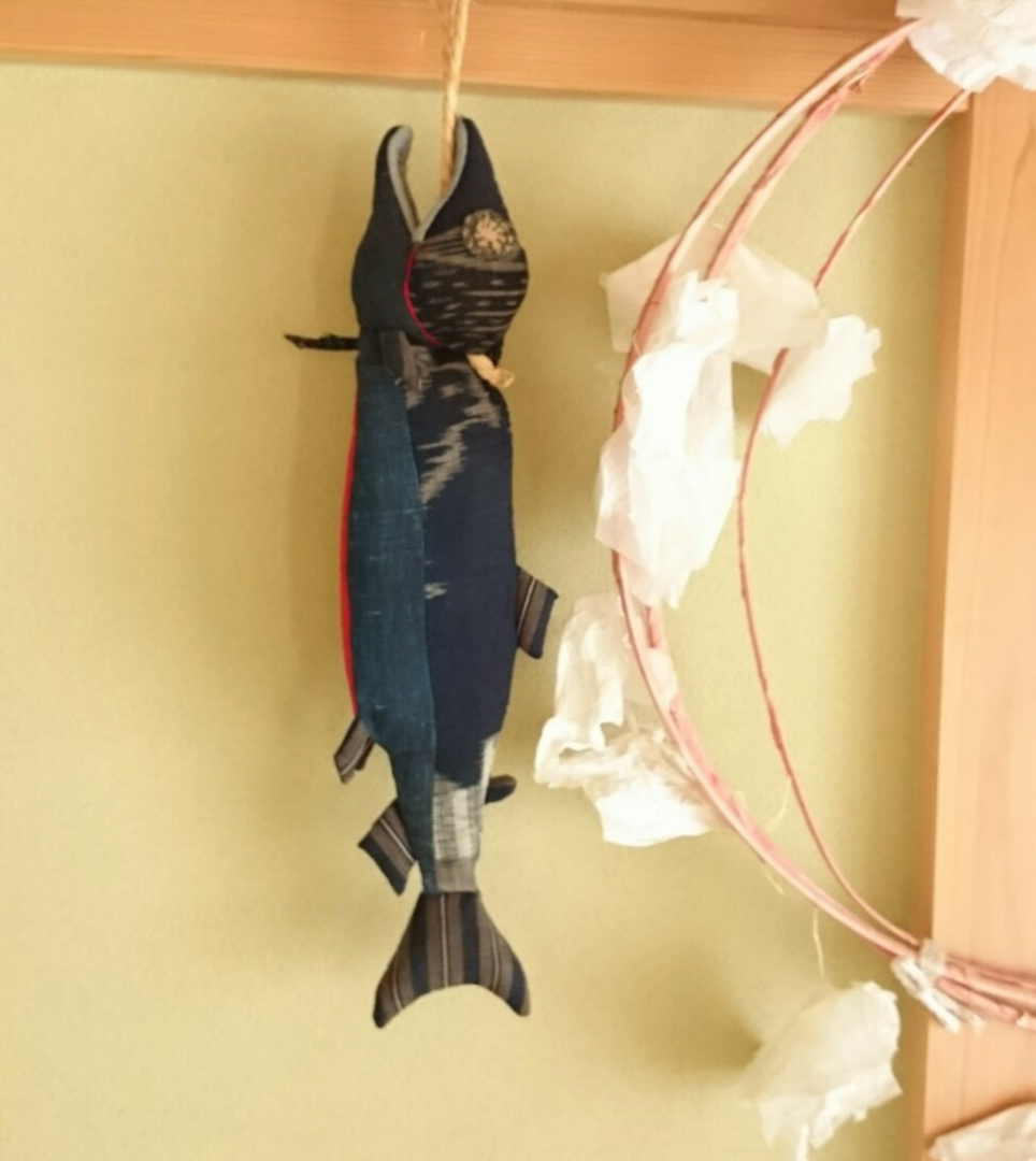 古布でつくった、新巻鮭の飾り物 タペストリー・壁掛け Plod-Plod