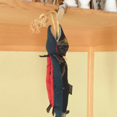 古布でつくった、新巻鮭の飾り物 タペストリー・壁掛け Plod-Plod