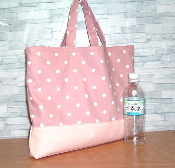 【入園入学準備】　２層切り替えのレッスンバッグと給食袋セット　マチ付き　ピンクに白のドット 4枚目の画像