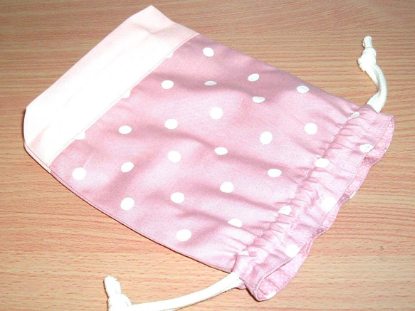 【入園入学準備】　２層切り替えのレッスンバッグと給食袋セット　マチ付き　ピンクに白のドット 5枚目の画像