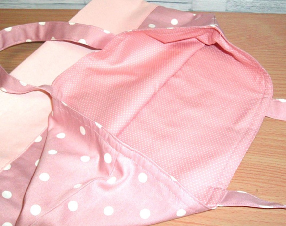 【入園入学準備】　２層切り替えのレッスンバッグと給食袋セット　マチ付き　ピンクに白のドット 6枚目の画像