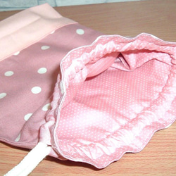 【入園入学準備】　２層切り替えのレッスンバッグと給食袋セット　マチ付き　ピンクに白のドット 7枚目の画像