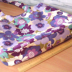 　大きな花柄のエコトートバッグ（Ｍサイズ）　紫系　肩がけ　 4枚目の画像