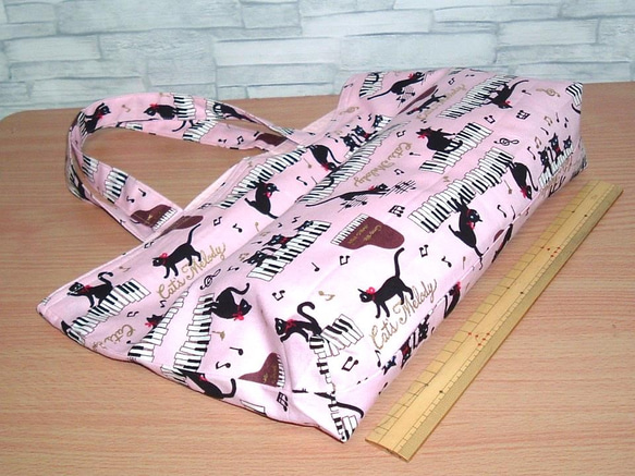 【セール品】1300円➡800円　レッスンバッグと給食袋セット　ピアノの上の猫ちゃん　ピンク 6枚目の画像