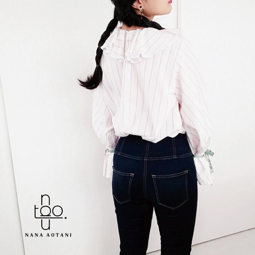 襟袖フリルブラウス(ピンクストライプ) ブラウス nana aotani