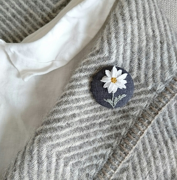 〈受注製作〉刺繍ブローチ カモミール 3枚目の画像