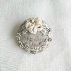 予約〈受注製作〉 刺繍ブローチ flower wreath 1枚目の画像