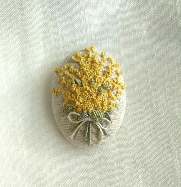 《受注制作》刺繍ブローチ mimosa bouquet ②(ミモザ　ブーケ) 1枚目の画像