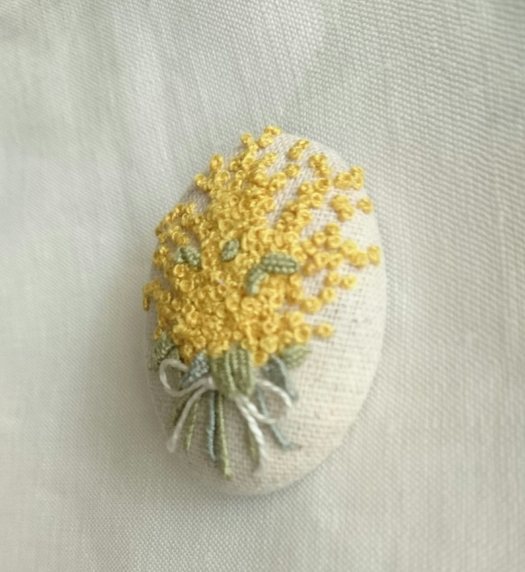 《受注制作》刺繍ブローチ mimosa bouquet ②(ミモザ　ブーケ) 2枚目の画像