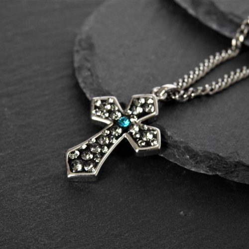 スワロフスキー】スワロフスキーのクロスネックレス(グリーンブルー