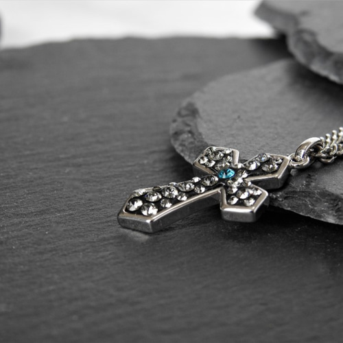 スワロフスキー】スワロフスキーのクロスネックレス(グリーンブルー