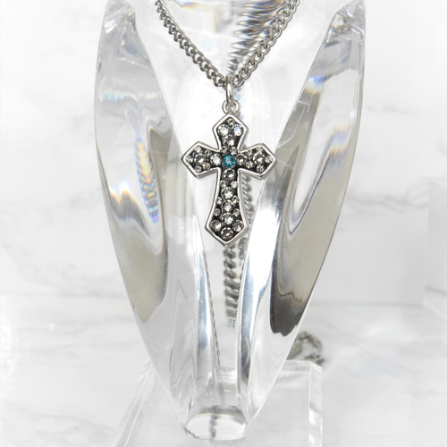 スワロフスキー】スワロフスキーのクロスネックレス(グリーンブルー