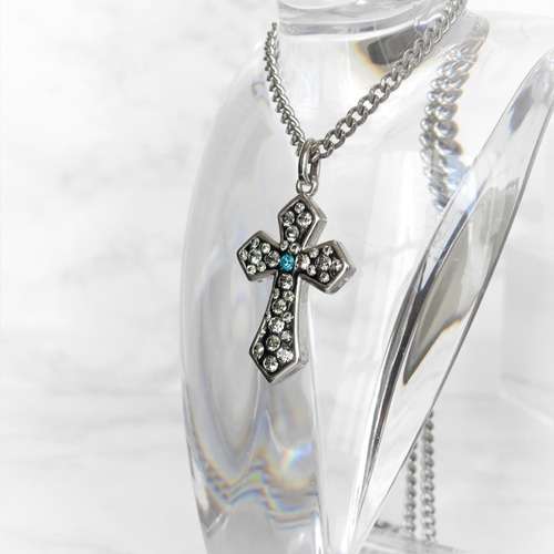 スワロフスキー】スワロフスキーのクロスネックレス(グリーンブルー