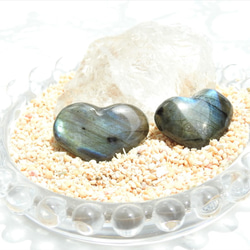 【天然石】ハートのラブラドライト と 水晶 の 原石 の 置物 1枚目の画像