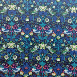 リバティ【ラミネート】ストロベリーシーフ　ブルー×グリーン（30cm×50cm）カット済 4枚目の画像