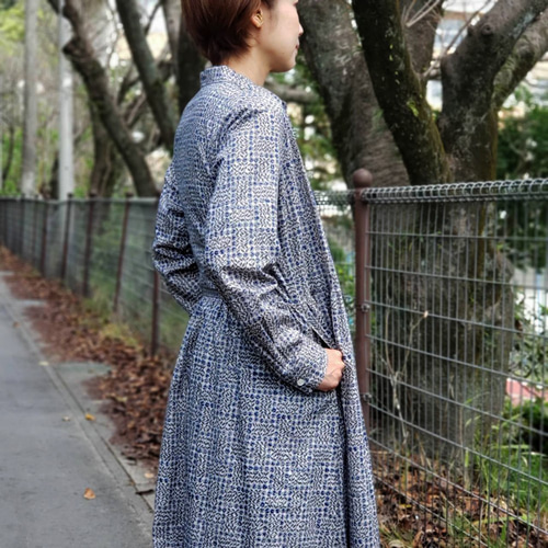 リバティ 前開きギャザーワンピース 長袖 ＜スリーピングローズ