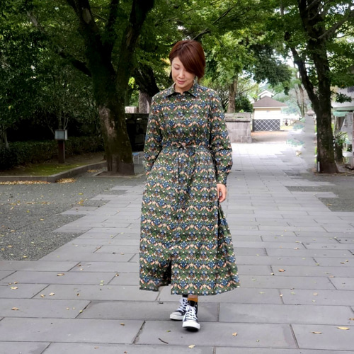 送料無料】リバティプリント《前開きタックワンピース》ストロベリー